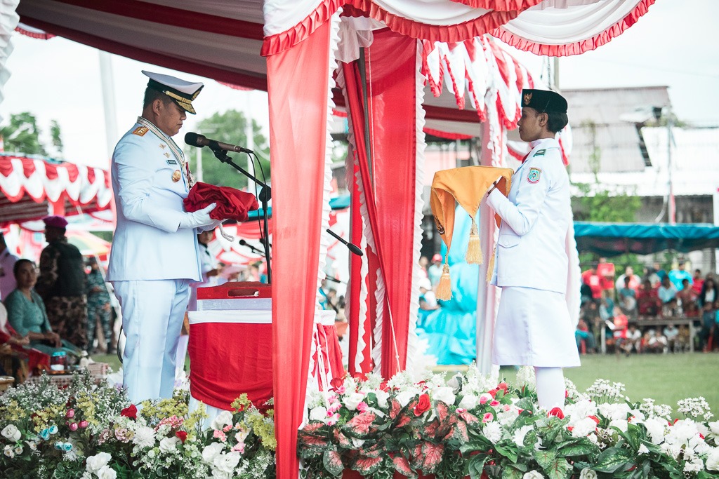 Pulau Doom menjadi Saksi Penurunan Bendera Merah Putih dalam Kemeriahan HUT RI ke-79, pada tanggal 17 Agustus 2024.